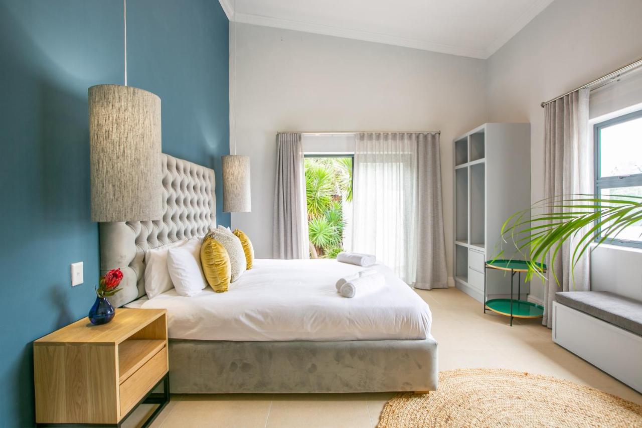 Hout & About Guest House Гаут-Бей Екстер'єр фото