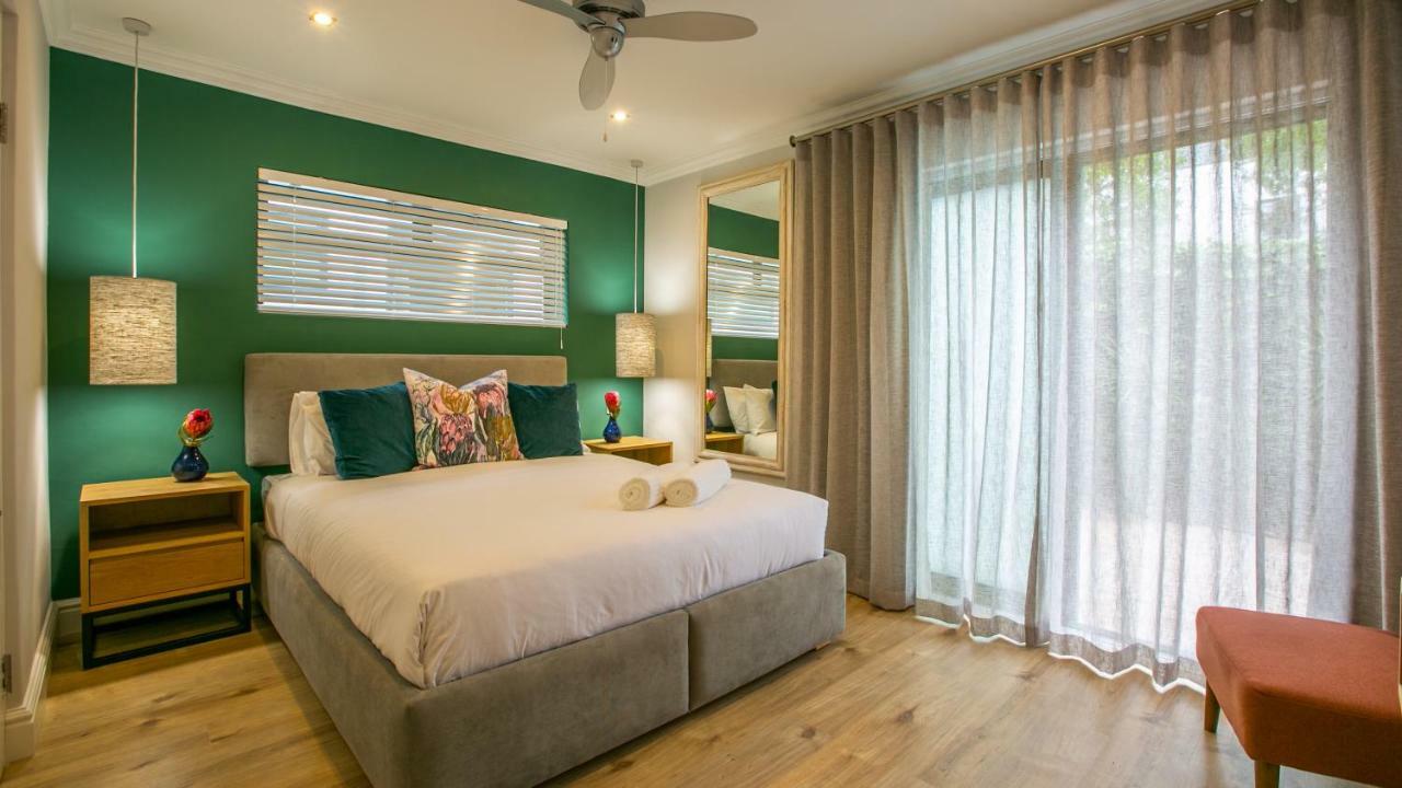 Hout & About Guest House Гаут-Бей Екстер'єр фото