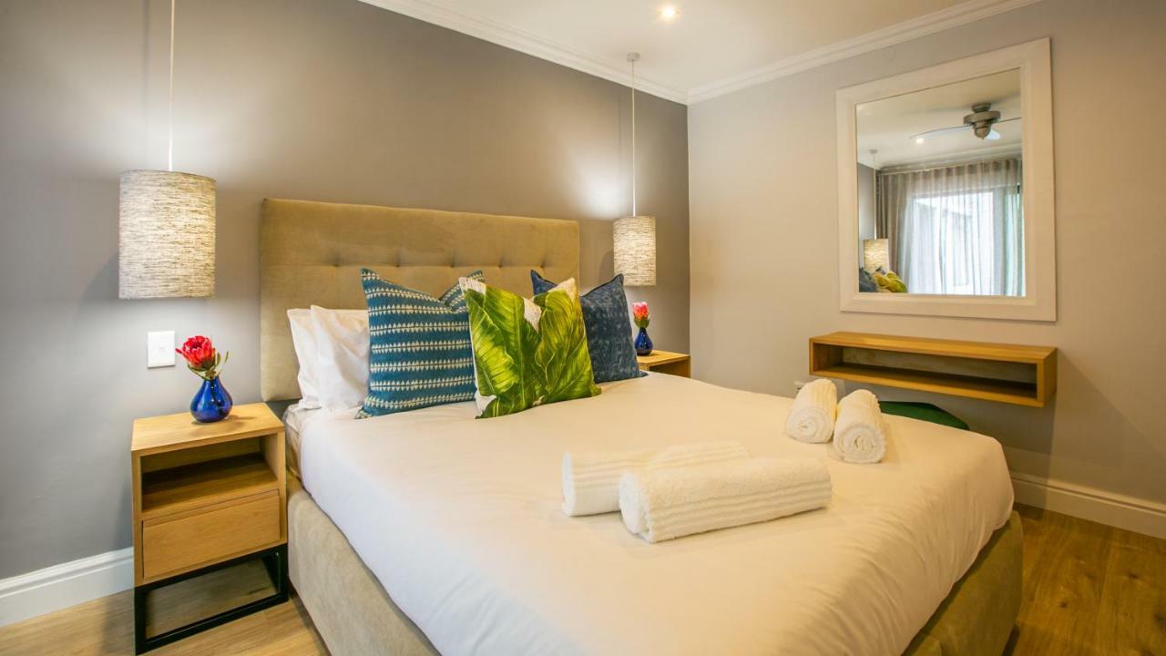 Hout & About Guest House Гаут-Бей Екстер'єр фото